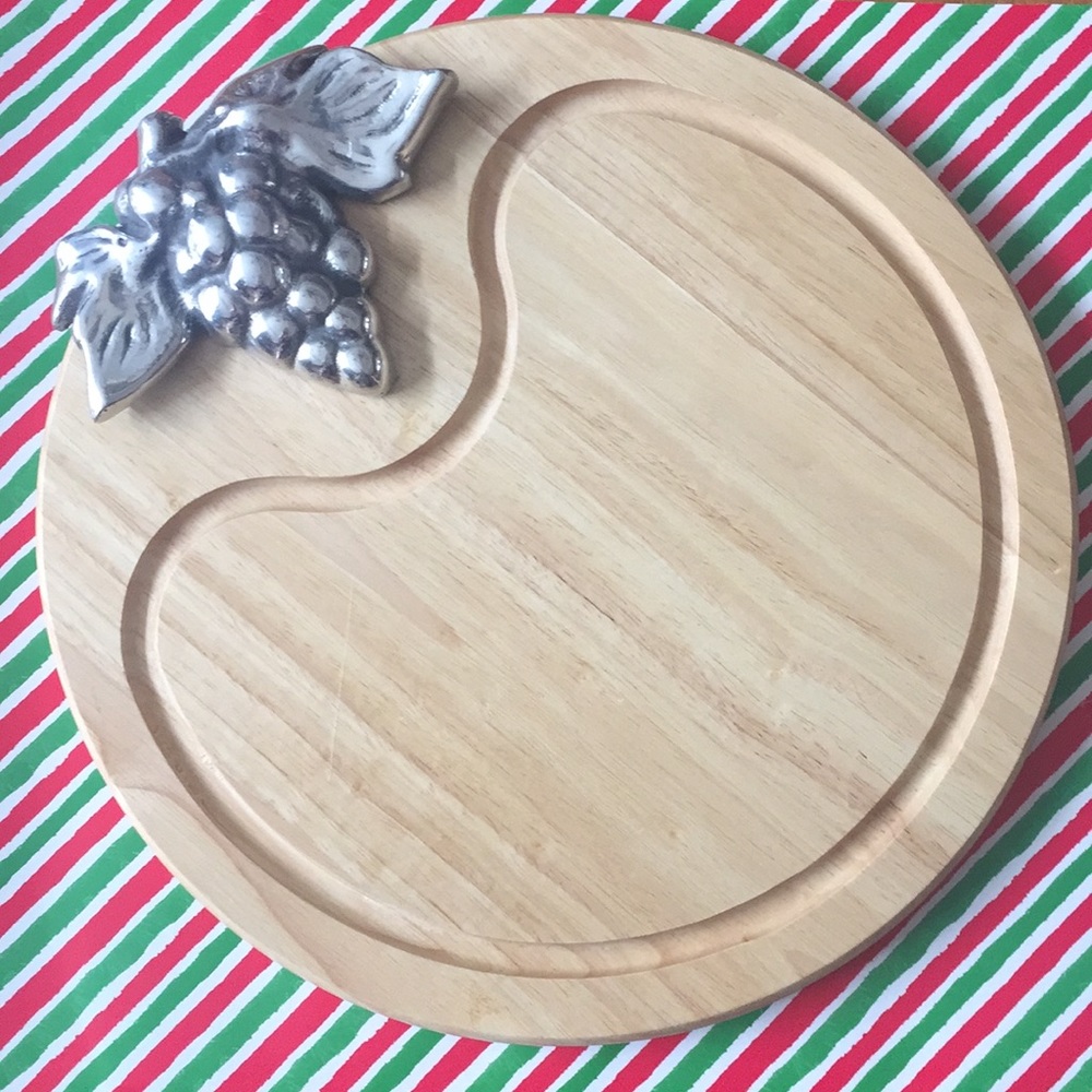 12 in. round wood server with decorative grapes 🍇